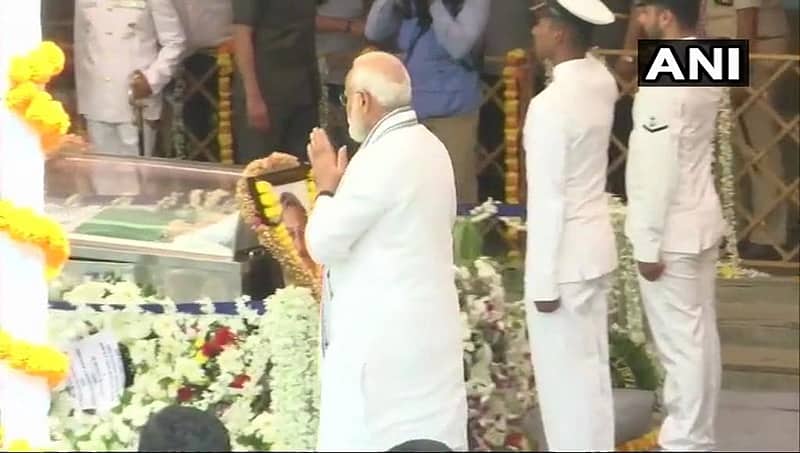 ಪರಿಕ್ಕರ್ ಪಾರ್ಥಿವ ಶರೀರ ದರ್ಶನ ಪಡೆದ ಪ್ರಧಾನಿ ಮೋದಿ