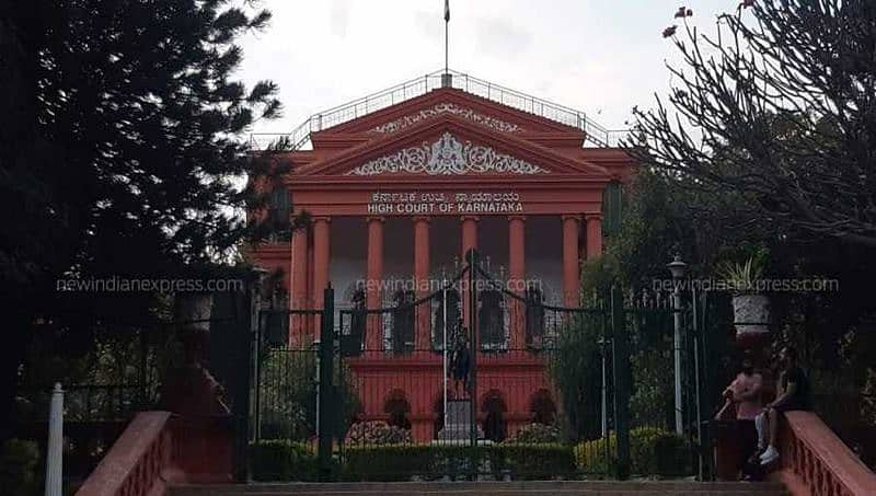 ಕೋರ್ಟ್ ಗೆ ತಪ್ಪು ಮಾಹಿತಿ: ಮಾಜಿ ಶಾಸಕ ಶ್ರೀನಿವಾಸ್ ಗೆ 11 ಲಕ್ಷ ರು. ದಂಡ!