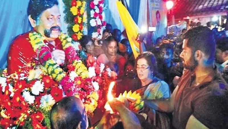 ಚುನಾವಣೆಯಲ್ಲಿ ಸ್ಪರ್ಧಿಸುವುದಾದರೆ ಮಂಡ್ಯದಿಂದ ಮಾತ್ರ; ಸುಮಲತಾ ಪುನರುಚ್ಛಾರ