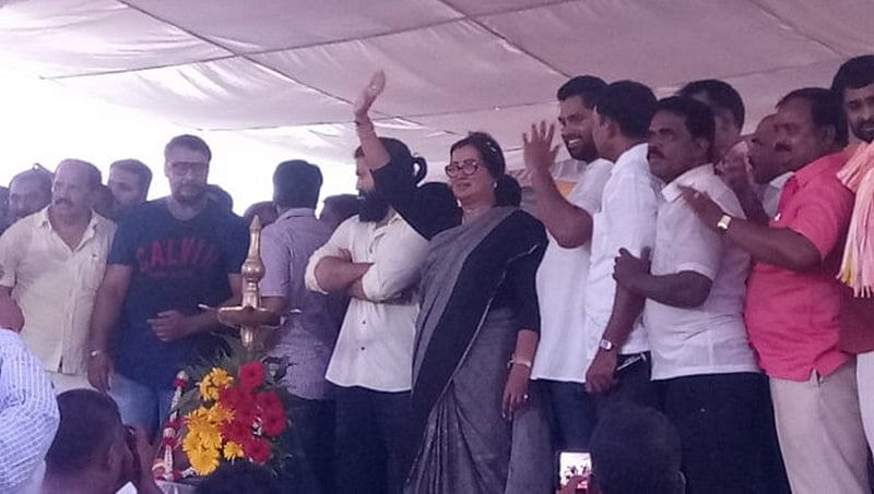 ಸುಮಲತಾ ನಾಮಪತ್ರ ಸಲ್ಲಿಕೆ ವೇಳೆ ಕಾಂಗ್ರೆಸ್ ಬೆಂಬಲ: 'ಕೈ' ನಾಯಕರ ಸಮರ್ಥನೆ