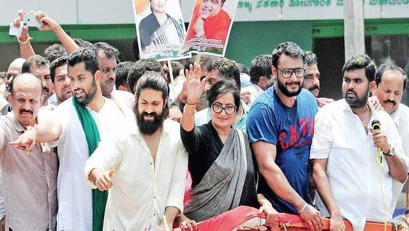 ನಮ್ಮ ನಿಷ್ಠೆ ಸುಮಲತಾಗೆ, ನಾಯಕರು ಏನೇ ಕ್ರಮ ತೆಗೆದುಕೊಂಡರೂ ಎದುರಿಸಲು ಸಿದ್ಛ: ಮಂಡ್ಯ ಕಾಂಗ್ರೆಸ್ ಕಾರ್ಯಕರ್ತರು