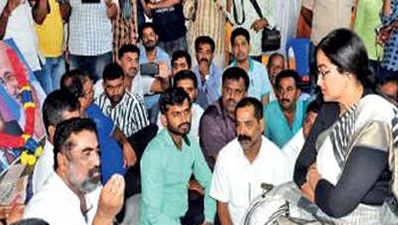 ಶಿಸ್ತು ಕ್ರಮದ ಎಚ್ಚರಿಕೆಗೆ ಸೆಡ್ಡು:ಸಾಮೂಹಿಕ ರಾಜೀನಾಮೆಗೆ ಮಂಡ್ಯ ಕಾಂಗ್ರೆಸಿಗರ ನಿರ್ಧಾರ