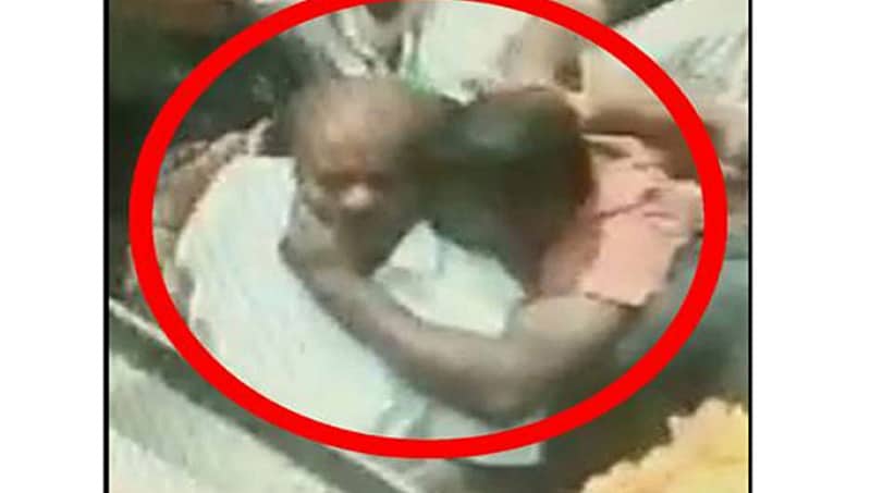 ಮಂಡ್ಯ: ಸಿಎಂ ಕುಮಾರಸ್ವಾಮಿಗೆ ಕಿಸ್ ಕೊಟ್ಟ ಅಭಿಮಾನಿ, ಬೆಂಬಲಗರಿಂದ ಥಳಿತ