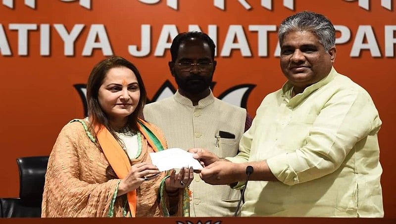 ಸಮಾಜವಾದಿ ಪಕ್ಷ ತೊರೆದು ಬಿಜೆಪಿ ಸೇರಿದ ಜಯಪ್ರದ: ರಾಮ್ ಪುರದಿಂದ ಆಜಂ ಖಾನ್ ವಿರುದ್ಧ ಸ್ಪರ್ಧೆ?