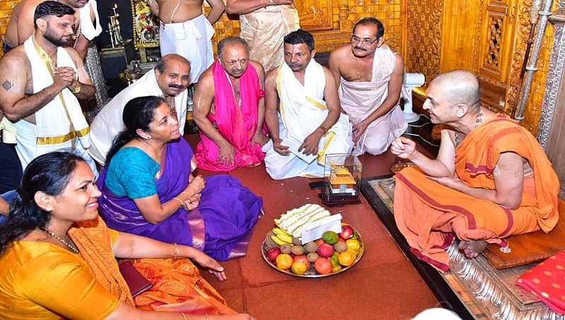 ಉಡುಪಿ ಶ್ರೀ ಕೃಷ್ಣ ಮಠಕ್ಕೆ ರಕ್ಷಣಾ ಸಚಿವೆ ನಿರ್ಮಲಾ ಸೀತಾರಾಮನ್ ಭೇಟಿ