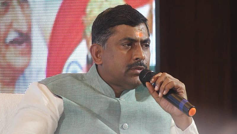 ರಕ್ಷಣಾ ಮಂತ್ರಿ ನಿರ್ಮಲಾ ಸೀತಾರಾಮನ್ ನಕಲಿ ಸಹಿ: ಮುರಳಿಧರ ರಾವ್ ಸೇರಿ 9 ಮಂದಿ ವಿರುದ್ಧ ಪ್ರಕರಣ