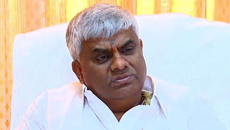 ಐಟಿ ಮುಖ್ಯಸ್ಥ ಬಿಜೆಪಿಯ ಏಜೆಂಟ್, ಇಂತಹ ಪುಟಗೋಸಿಗಳಿಗೆಲ್ಲ ನಾವು ಹೆದರಲ್ಲ: ಹೆಚ್ ಡಿ ರೇವಣ್ಣ