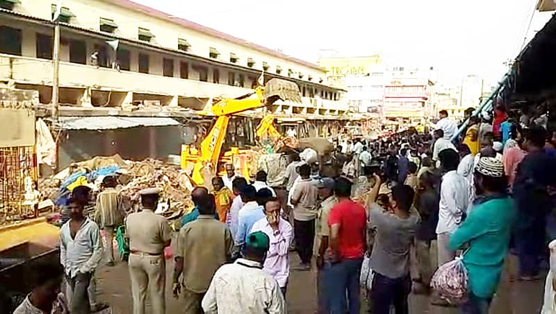 ಕೆ.ಆರ್.ಮಾರುಕಟ್ಟೆ: ಬಿಬಿಎಂಪಿ ಅಧಿಕಾರಿಗಳಿಂದ ಅಕ್ರಮ ಒತ್ತುವರಿ ತೆರವು ಕಾರ್ಯಾಚರಣೆ