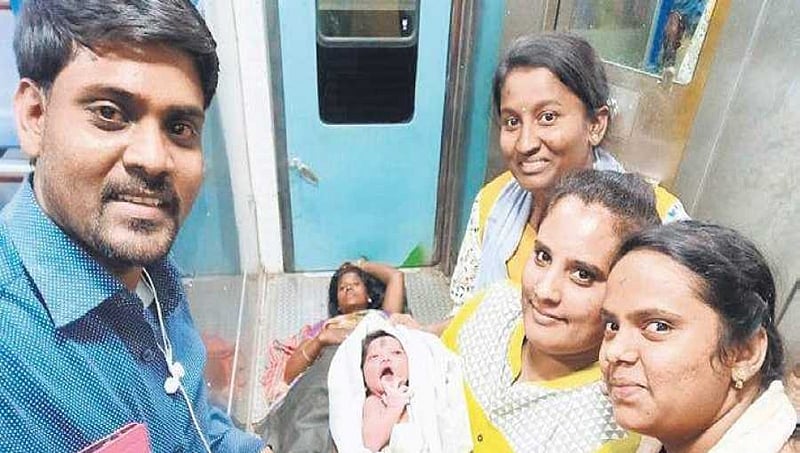 ಚಲಿಸುತ್ತಿರುವ ರೈಲಿನಲ್ಲಿಯೇ ಹೆರಿಗೆ ಮಾಡಿಸಿದ ನರ್ಸ್ ಗಳು!