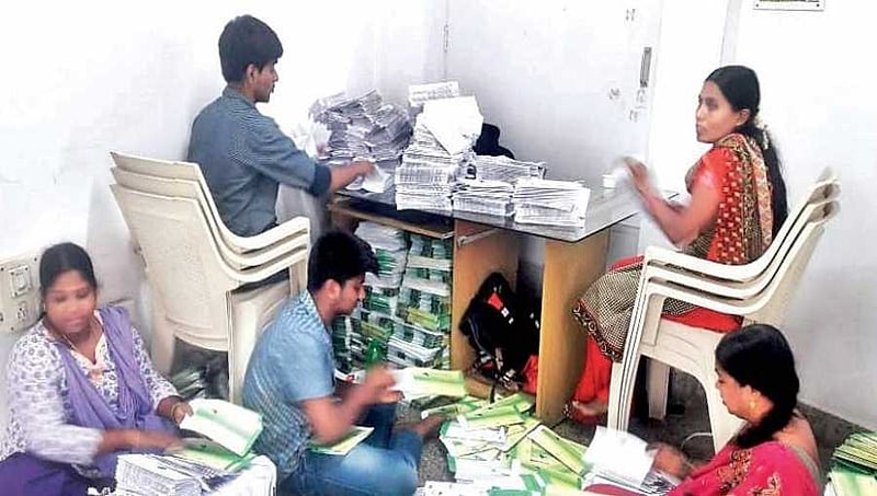ಬೆಂಗಳೂರು: 25 ಲಕ್ಷ ಋಣಮುಕ್ತ ಪತ್ರ ರವಾನೆ ಕಾರ್ಯದಲ್ಲಿ ಅಂಚೆ ಇಲಾಖೆ ಬ್ಯುಸಿ