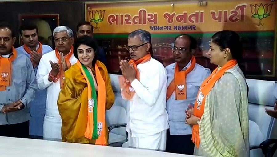 ಮೋದಿ ಹವಾ: ಕ್ರಿಕೆಟಿಗ ರವೀಂದ್ರ ಜಡೇಜಾ ಪತ್ನಿ ಬಿಜೆಪಿಗೆ ಸೇರ್ಪಡೆ!