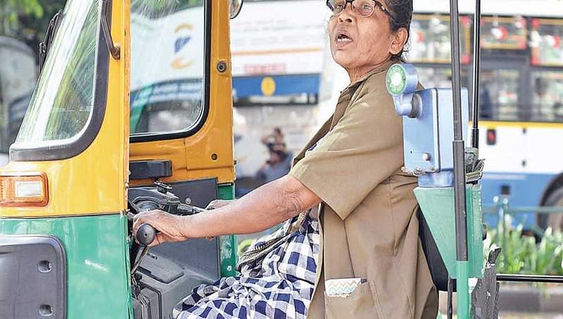 ಮಹಿಳಾ ದಿನ: ಆಟೋ ಚಾಲನೆ ಮೂಲಕ ಬದುಕು ಕಟ್ಟಿಕೊಂಡ ಗಟ್ಟಿ ಮಹಿಳೆ