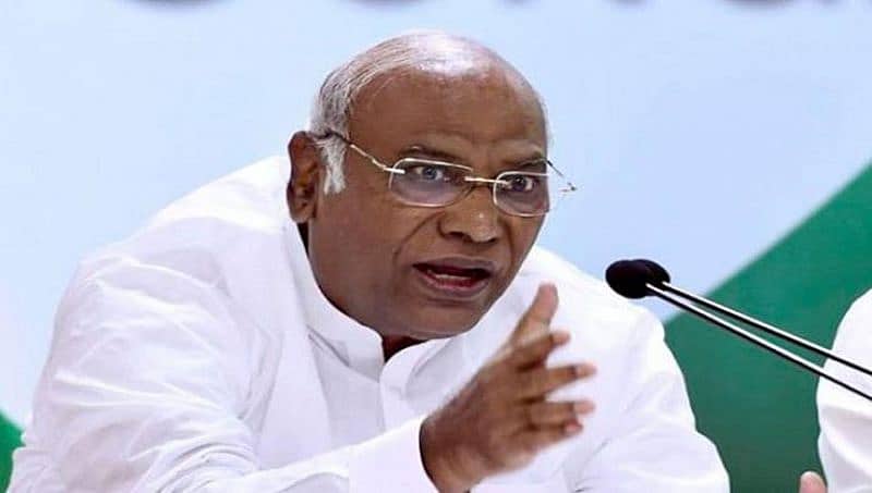 ಸೈನಿಕರ ಹೆಣದ ಮೇಲೆ ರಾಜಕೀಯ ಸಲ್ಲ, ನನ್ನ ಮೇಲಿನ ಪ್ರೀತಿಯಿಂದ ಕಲಬುರಗಿಯಲ್ಲಿ ಮೋದಿ ಪ್ರಚಾರ: ಖರ್ಗೆ
