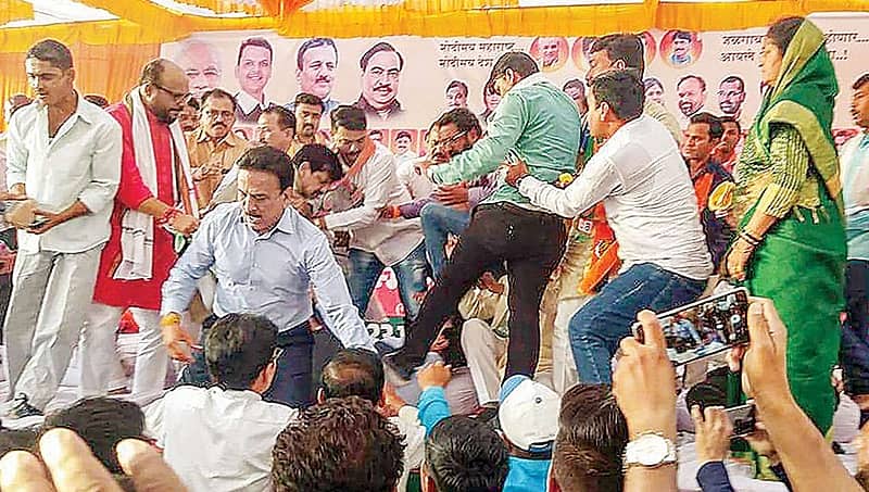 ಮಹಾ ಸಚಿವ ಗಿರೀಶ್ ಮಹಾಜನ್‌ ಮೇಲೆ ಬಿಜೆಪಿ ಕಾರ್ಯಕರ್ತರಿಂದಲೇ ಹಲ್ಲೆ, ವಿಡಿಯೋ ವೈರಲ್