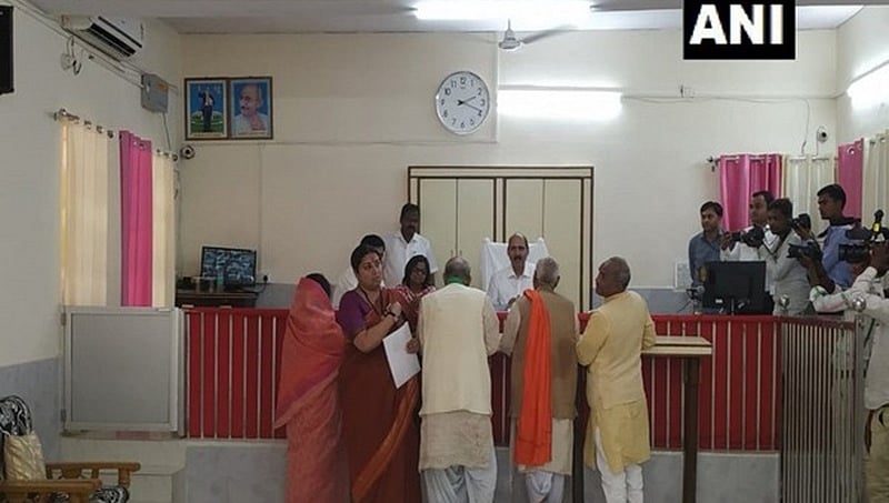 ಅಮೇಥಿ: ಬಿಜೆಪಿ ಅಭ್ಯರ್ಥಿಯಾಗಿ ನಾಮಪತ್ರ ಸಲ್ಲಿಸಿದ ಸ್ಮೃತಿ ಇರಾನಿ