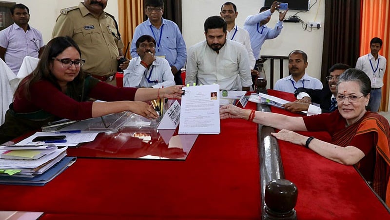 ರಾಯ್‍ಬರೇಲಿ: ವಿಶೇಷ ಪೂಜೆ ಬಳಿಕ ನಾಮಪತ್ರ ಸಲ್ಲಿಸಿದ ಸೋನಿಯಾ ಗಾಂಧಿ