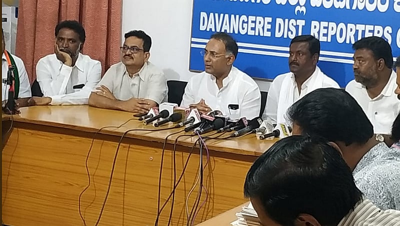 ಬಿಜೆಪಿಯಿಂದ ಐಟಿ ಇಲಾಖೆಯ ದುರುಪಯೋಗ, ಐಟಿ ಇಲಾಖೆಯ ಅಧಿಕಾರಿಗಳ ವರ್ಗಾವಣೆಗೆ ಕೆಪಿಸಿಸಿ ಆಗ್ರಹ