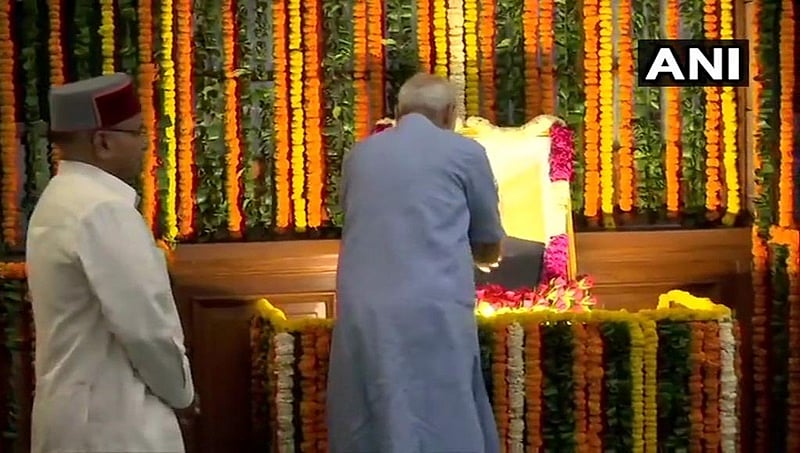 ಸಂವಿಧಾನ ಶಿಲ್ಪಿ ಅಂಬೇಡ್ಕರ್ ಜಯಂತಿ: ರಾಷ್ಟ್ರಪತಿ, ಪ್ರಧಾನಿ ಸೇರಿ ಗಣ್ಯರಿಂದ ಗೌರವ ನಮನ