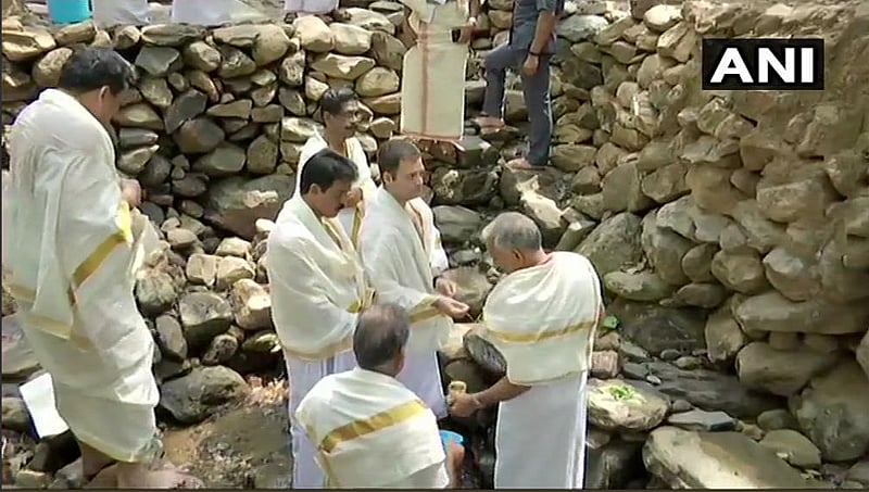 ವಯನಾಡ್ ನಲ್ಲಿ ರಾಹುಲ್ ಗಾಂಧಿ ಟೆಂಪಲ್ ರನ್, ಪುಲ್ವಾಮ ಸಂತ್ರಸ್ಥರು, ತಂದೆ, ಅಜ್ಜಿಗೆ ಪೂಜೆ!
