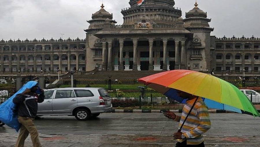 ಕರ್ನಾಟಕದಾದ್ಯಂತ ಮೂರು ದಿನ ಗುಡುಗು ಸಹಿತ ಮಳೆ: ಹವಾಮಾನ ಇಲಾಖೆ ಮುನ್ಸೂಚನೆ