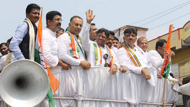 ಮತದಾನಕ್ಕೆ ಚಕ್ಕರ್, ಪ್ರಚಾರಕ್ಕೆ ಹಾಜರ್: ಬಳ್ಳಾರಿ ಮೈತ್ರಿ ಅಭ್ಯರ್ಥಿ ಉಗ್ರಪ್ಪ ವಿರುದ್ಧ ಸಾಮಾಜಿಕ ಜಾಲತಾಣದಲ್ಲಿ ಆಕ್ರೋಶ!