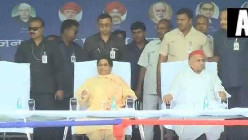 ಮುಲಾಯಂ ಪ್ರಧಾನಿ ಮೋದಿಯಂತಲ್ಲ, ನಿರ್ಲಕ್ಷಿತರ ಪರ ನಿಜವಾದ ಕಾಳಜಿ ಇದೆ: ಮಾಯಾವತಿ