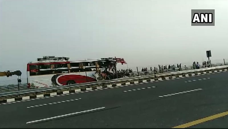 ಆಗ್ರಾ-ಲಖನೌ ಎಕ್ಸ್ ಪ್ರೆಸ್ ವೇ ನಲ್ಲಿ ಭೀಕರ ಅಪಘಾತ, 7 ಸಾವು, 34 ಮಂದಿಗೆ ಗಾಯ