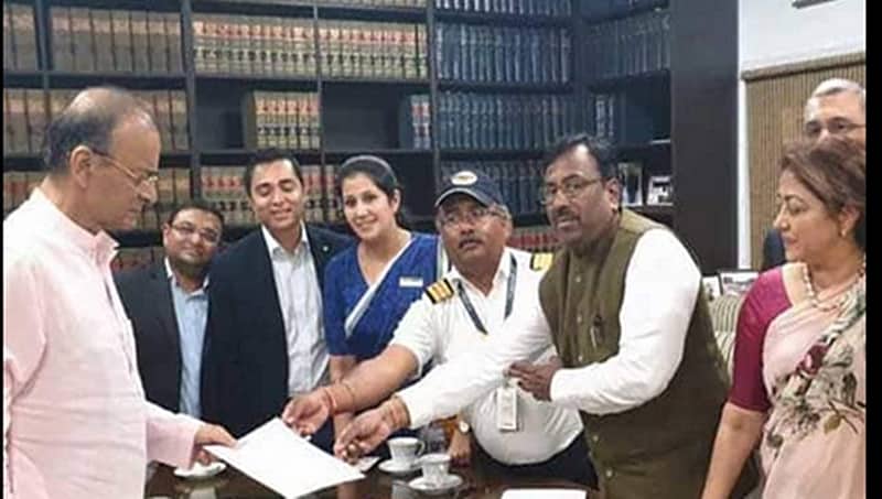 ಜೇಟ್ ಏರ್ ವೇಸ್ ಸಮಸ್ಯೆ ಪರಿಹಾರಕ್ಕೆ ಕ್ರಮ ಕೈಗೊಳ್ಳುವುದಾಗಿ ಅರುಣ್ ಜೇಟ್ಲಿ ಭರವಸೆ- ಸಿಇಒ ವಿನಯ್ ದುಬೆ