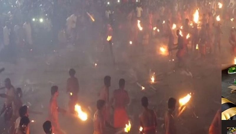 ಕಟೀಲು: ಮೈ ಜುಮ್ಮೆನಿಸುವ 'ತೋಟೆದಾರ' ಬೆಂಕಿ ಕ್ರೀಡೆ, ಸ್ಥಳೀಯ ಭಕ್ತರಿಂದ ವಿಶೇಷ ಸೇವೆ