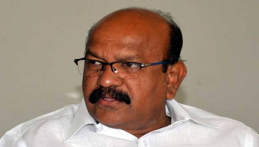 ಬಿಜೆಪಿ ಅಭ್ಯರ್ಥಿ ಉಮೇಶ್ ಜಾದವ್ ಕಾರಿನ ಮೇಲೆ ಉದ್ರಿಕ್ತ ಗುಂಪಿನಿಂದ ದಾಳಿಗೆ ಯತ್ನ: ಲಾಠಿ ಚಾರ್ಜ್