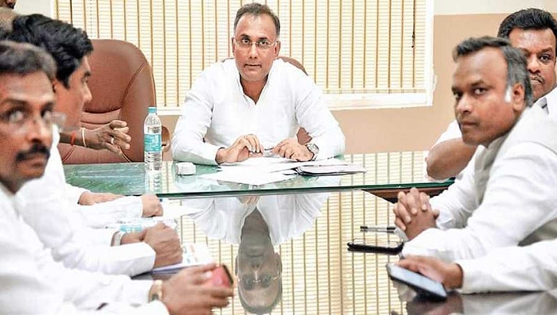 ರಮೇಶ್ ಜಾರಕಿಹೊಳಿ ರಾಜೀನಾಮೆ ಹೇಳಿಕೆ: ಮತ್ತೆ ಮೈತ್ರಿ ಸರ್ಕಾರಕ್ಕೆ ಅತಂತ್ರದ ಭೀತಿ?
