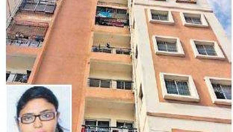 ಬೆಂಗಳೂರು: ಟೆರೇಸ್ ಮೇಲೆ ಯೋಗಾಭ್ಯಾಸ ಮಾಡುವಾಗ ಆಕಸ್ಮಿಕವಾಗಿ ಬಿದ್ದು ಯುವತಿ ಸಾವು