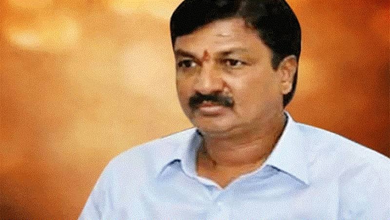 ರಾಜೀನಾಮೆ ಪ್ರಹಸನ: ಕಾಂಗ್ರೆಸ್, ಬಿಜೆಪಿಯಿಂದ ಅಂತರ ಕಾಯ್ದುಕೊಂಡು ರಮೇಶ್ ಜಾರಕಿಹೊಳಿ ಸೈಲೆಂಟ್!