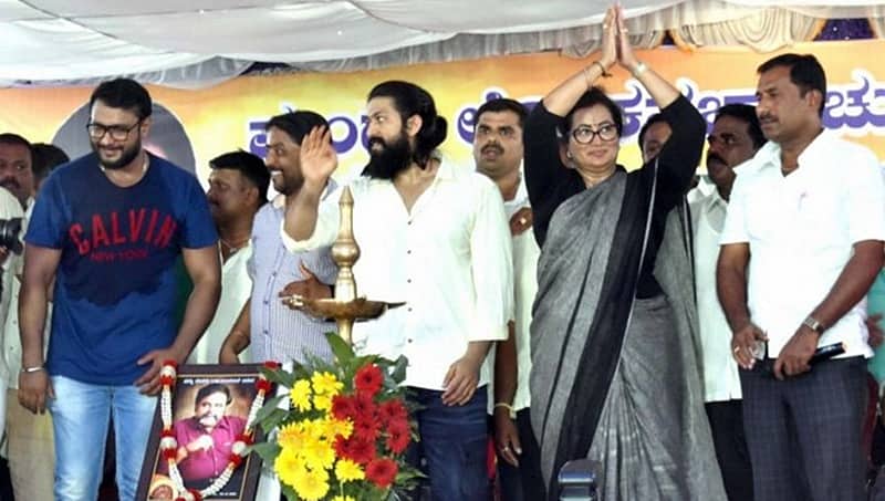 ಸುಮಲತಾ ನಮ್ಮ ಪಕ್ಷದ ಚಿಹ್ನೆ ಬಳಸುತ್ತಿದ್ದಾರೆ: ಚುನಾವಣಾ ಆಯೋಗಕ್ಕೆ ಕಾಂಗ್ರೆಸ್ ದೂರು