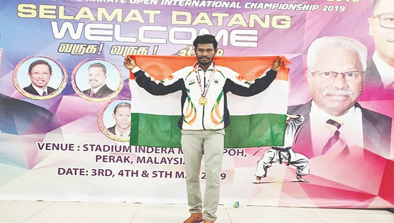 ಅಂತರಾಷ್ಟ್ರೀಯ ಕರಾಟೆ ಸ್ಪರ್ಧೆಯಲ್ಲಿ ಇಳಕಲ್ ಯುವಕನಿಗೆ ಬಂಗಾರದ ಪದಕ