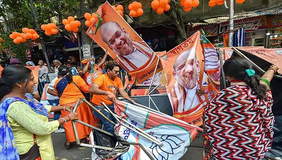ಬಿಜೆಪಿ ಗೂಂಡಾಗಳಿಂದ ವಿದ್ಯಾಸಾಗರ್ ಪ್ರತಿಮೆ ಧ್ವಂಸ: ಚು.ಆಯೋಗಕ್ಕೆ ವಿಡಿಯೋ ಸಾಕ್ಷಿ ನೀಡಿದ ಟಿಎಂಸಿ