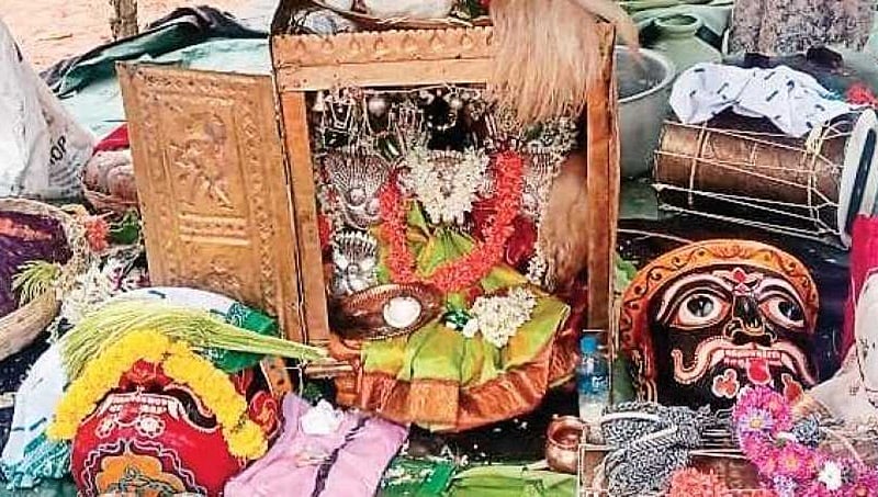 ವರುಣ ದೇವನ ಸಂತೃಪ್ತಿಗೊಳಿಸಲು ಗೊಡ್ಡು ಸಂಪ್ರದಾಯಕ್ಕೆ ಮೊರೆ ಹೋದ ತುಮಕೂರು ಗ್ರಾಮಸ್ಥರು!