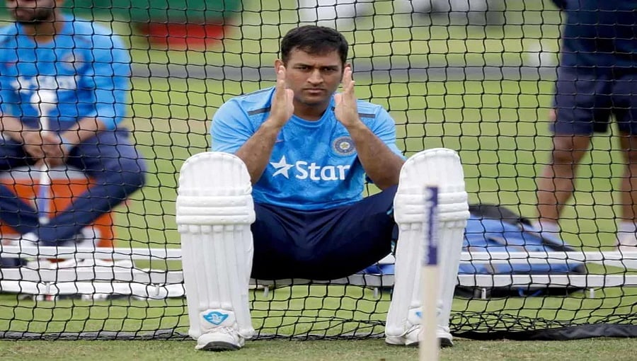 ಮೈದಾನದಲ್ಲಿ ಧೋನಿ ಕೂಲ್; ಆದರೆ ಅಭ್ಯಾಸದ ವೇಳೆ ಆಟಗಾರರಿಗೆ ಬೆಂಡೆತ್ತುತ್ತಿದ್ದ ಮಾಹಿ, ಯಾಕೆ ಗೊತ್ತ?