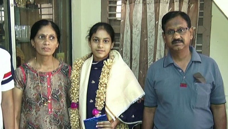 ಭದ್ರಾವತಿ: ಅಪಘಾತದಲ್ಲಿ ಕೈಕಳೆದುಕೊಂಡರೂ ಎಸ್ಸೆಲ್ಸಿಯಲ್ಲಿ ಶೇ.96 ಅಂಕ ಪಡೆದ ವಿದ್ಯಾರ್ಥಿನಿ
