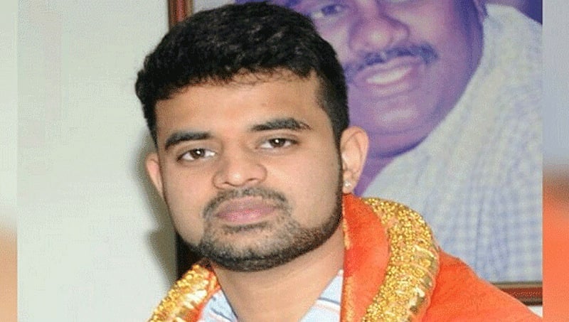 ಮೈತ್ರಿ ಅಭ್ಯರ್ಥಿ ಪ್ರಜ್ವಲ್ ರೇವಣ್ಣ ಭಾರೀ ಮುನ್ನಡೆ