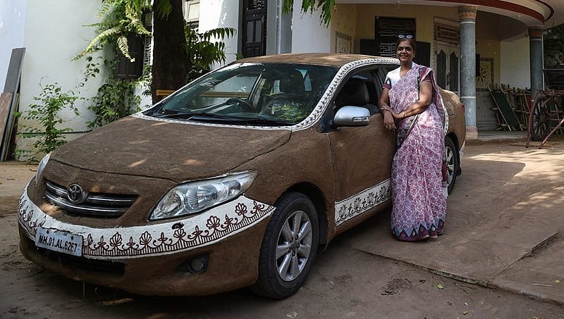 ಅಹಮದಾಬಾದ್: ಬಿಸಿಲ ಬೇಗೆಯಿಂದ ಕಾರನ್ನು ತಂಪಾಗಿಸಲು ಮಹಿಳೆ ಮಾಡಿದ ಉಪಾಯವೇನು ಗೊತ್ತೆ?