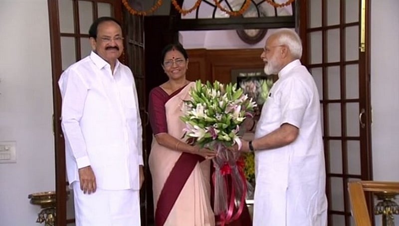 ನವದೆಹಲಿ: ಉಪರಾಷ್ಟ್ರಪತಿ ವೆಂಕಯ್ಯ ನಾಯ್ಡು ಭೇಟಿಯಾದ ಪ್ರಧಾನಿ ಮೋದಿ