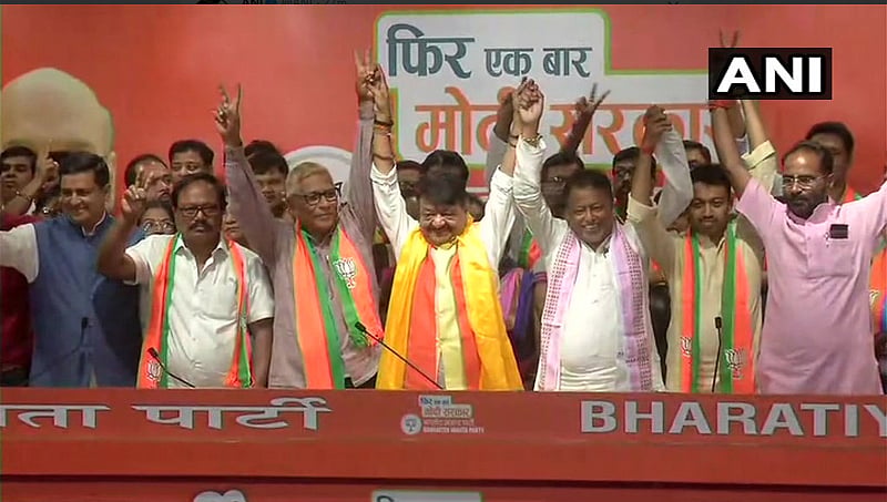 ಪಶ್ಚಿಮ ಬಂಗಾಳದಲ್ಲಿ ದೀದಿಗೆ ಭಾರಿ ಶಾಕ್: ಇಬ್ಬರು ಶಾಸಕರು, 50 ಮಂದಿ ಟಿಎಂಸಿ ಕೌನ್ಸಿಲರ್ ಗಳು ಬಿಜೆಪಿ ಸೇರ್ಪಡೆ