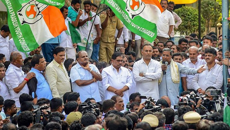 ತೆರಿಗೆ ಇಲಾಖೆ ಕಚೇರಿ ಮುಂದೆ ಧರಣಿ ವಿವಾದ, ಎಚ್ ಡಿಕೆ ವಿರುದ್ಧದ ದೂರನ್ನು ಪೊಲೀಸ್‌ ಠಾಣೆಗೆ ವರ್ಗಾಯಿಸಿದ ನ್ಯಾಯಾಲಯ
