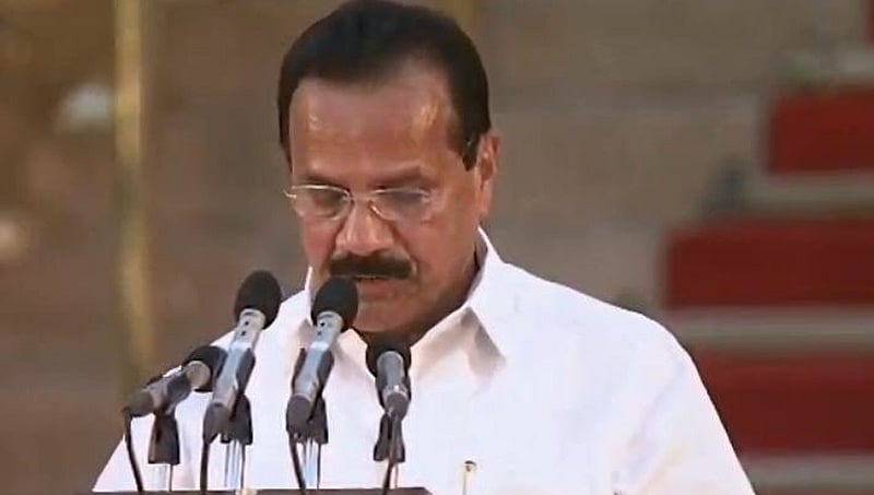 ಎರಡನೇ ಬಾರಿ ಕೇಂದ್ರ ಸಚಿವರಾಗಿ ಡಿವಿ ಸದಾನಂದಗೌಡ ಪ್ರಮಾಣ
