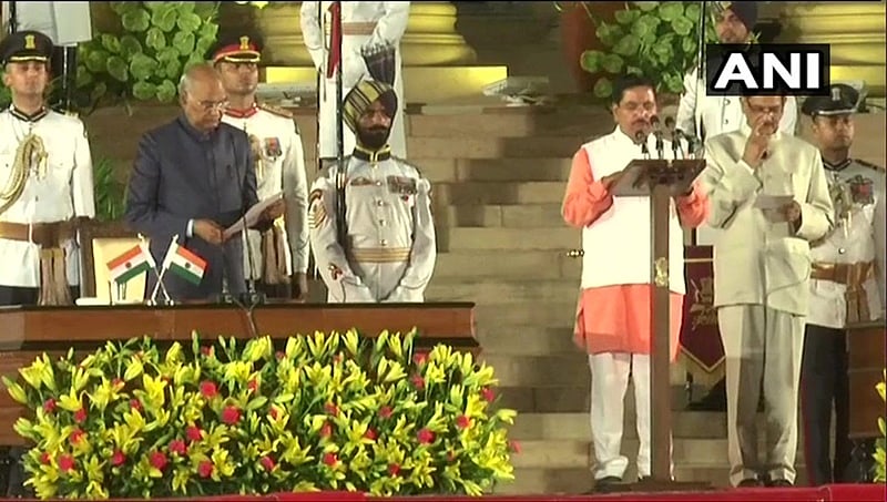 ಮೊದಲ ಬಾರಿಗೆ ಕೇಂದ್ರ ಸಚಿವರಾಗಿ ಪ್ರಹ್ಲಾದ ಜೋಶಿ ಪ್ರಮಾಣ