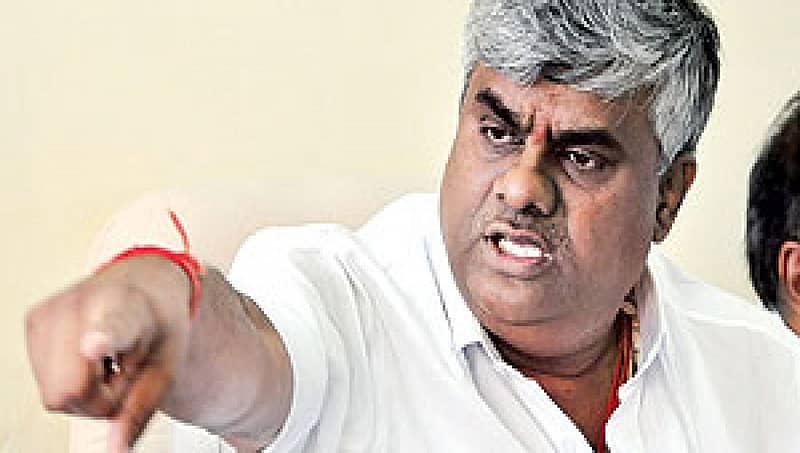 ತುಂಡು ಗುತ್ತಿಗೆಗಾಗಿ 1400 ಕೋಟಿ ರು. ಕೊಟ್ಟಿಲ್ಲ, ಬಿಜೆಪಿ ಆರೋಪ ಅಲ್ಲಗೆಳೆದ ಸಚಿವ ರೇವಣ್ಣ