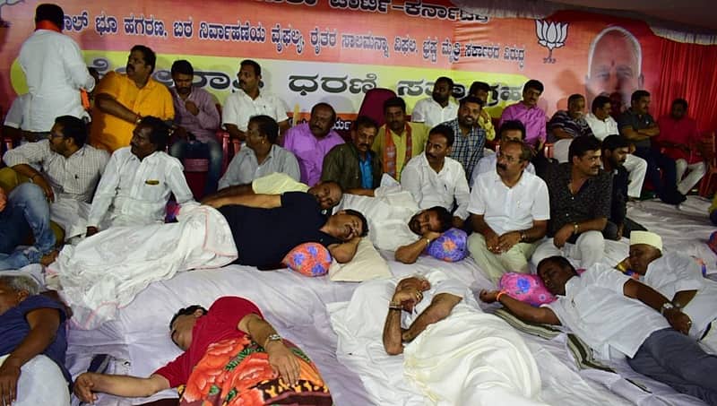 ಮುಖ್ಯಮಂತ್ರಿ ಕಚೇರಿಗೆ ಮುತ್ತಿಗೆ ಹಾಕುವ ಅಗತ್ಯವಿಲ್ಲ. ನಾನೇ ಬಹಿರಂಗ ಚರ್ಚೆಗೆ ಸಿದ್ದ ಎಂದು ಬಿಜೆಪಿ ನಾಯಕರಿಗೆ ಆಹ್ವಾನ ನೀಡಿದ ಸಿಎಂ