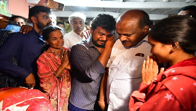 ಸಾಲಬಾಧೆಯಿಂದಾಗಿ ಆತ್ಮಹತ್ಯೆ ಮಾಡಿಕೊಂಡಿದ್ದ ರೈತನ ಮನೆಗೆ ಸಿಎಂ ಭೇಟಿ: ಮಕ್ಕಳಿಗೆ ಸರ್ಕಾರಿ ಕೆಲಸದ ಭರವಸೆ