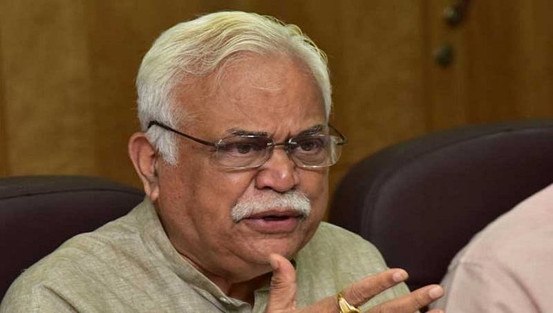 ಬೆಂಗಳೂರು: ಕಾಂಗ್ರೆಸ್ ಶಾಸಕ ಆರ್ ವಿ ದೇಶಪಾಂಡೆಗೆ ಸೇರಿದ SUV ಕಾರಿನ ಟೈರ್ ಕಳ್ಳತನ!